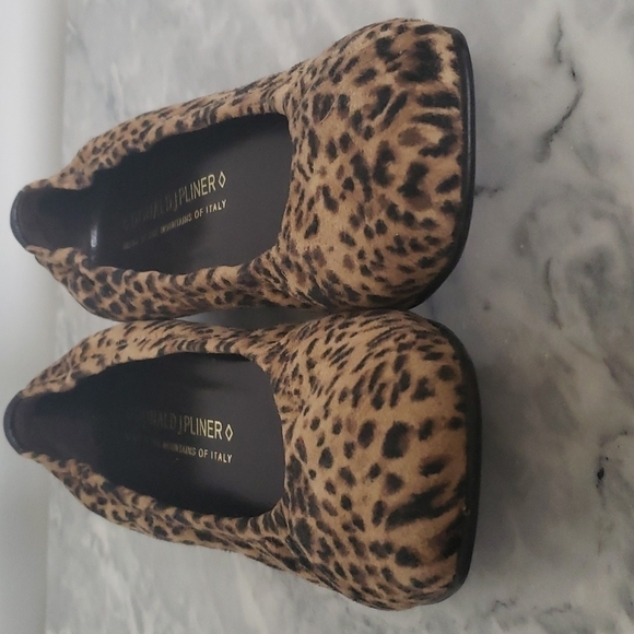 Donald J. Pliner Leopard Print Arlie Square Toe Ballet Flats, Size 6.5 - Picture 9 of 10